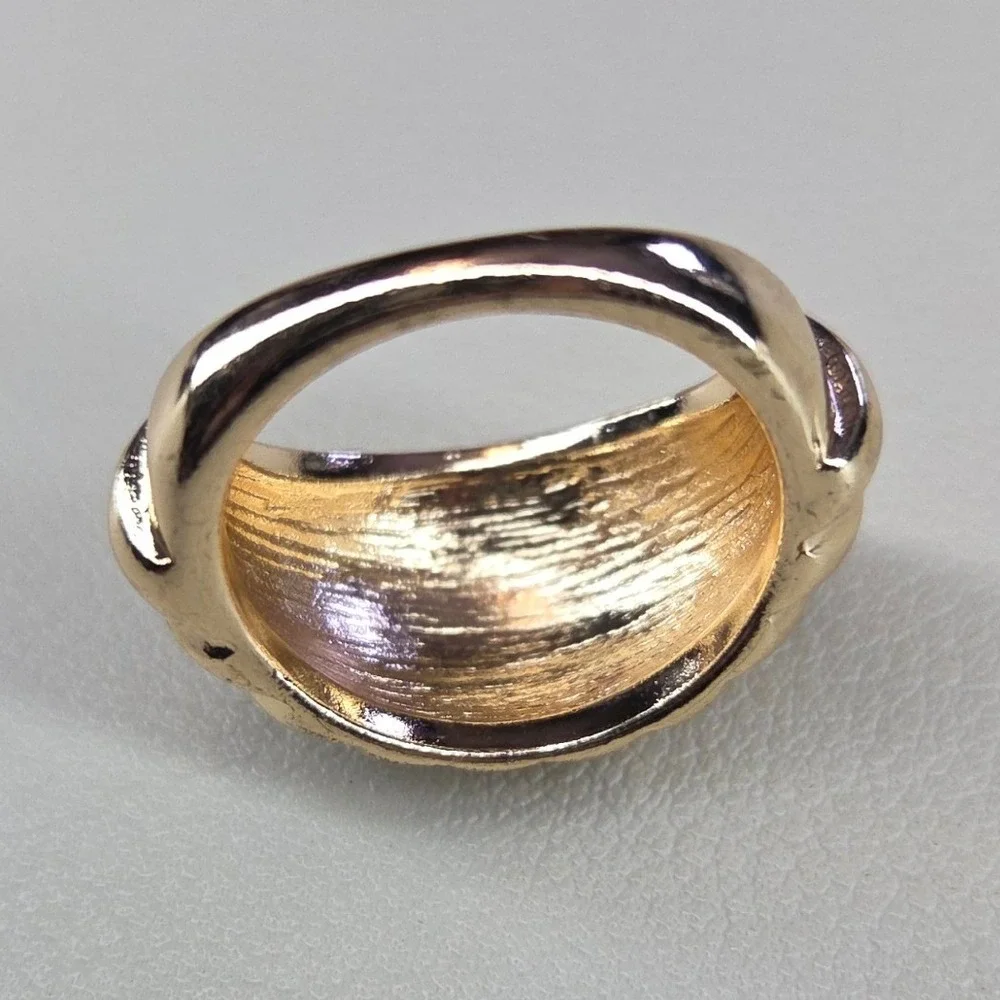 Gold Tone Ribbed Dome Ring Size 6.5 Croissant Statement‎ Band